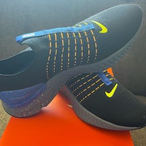 Nike React Phantom Run Flyknit 2 Black Hyper Royal Ashen Slate Volt DZ4849-001